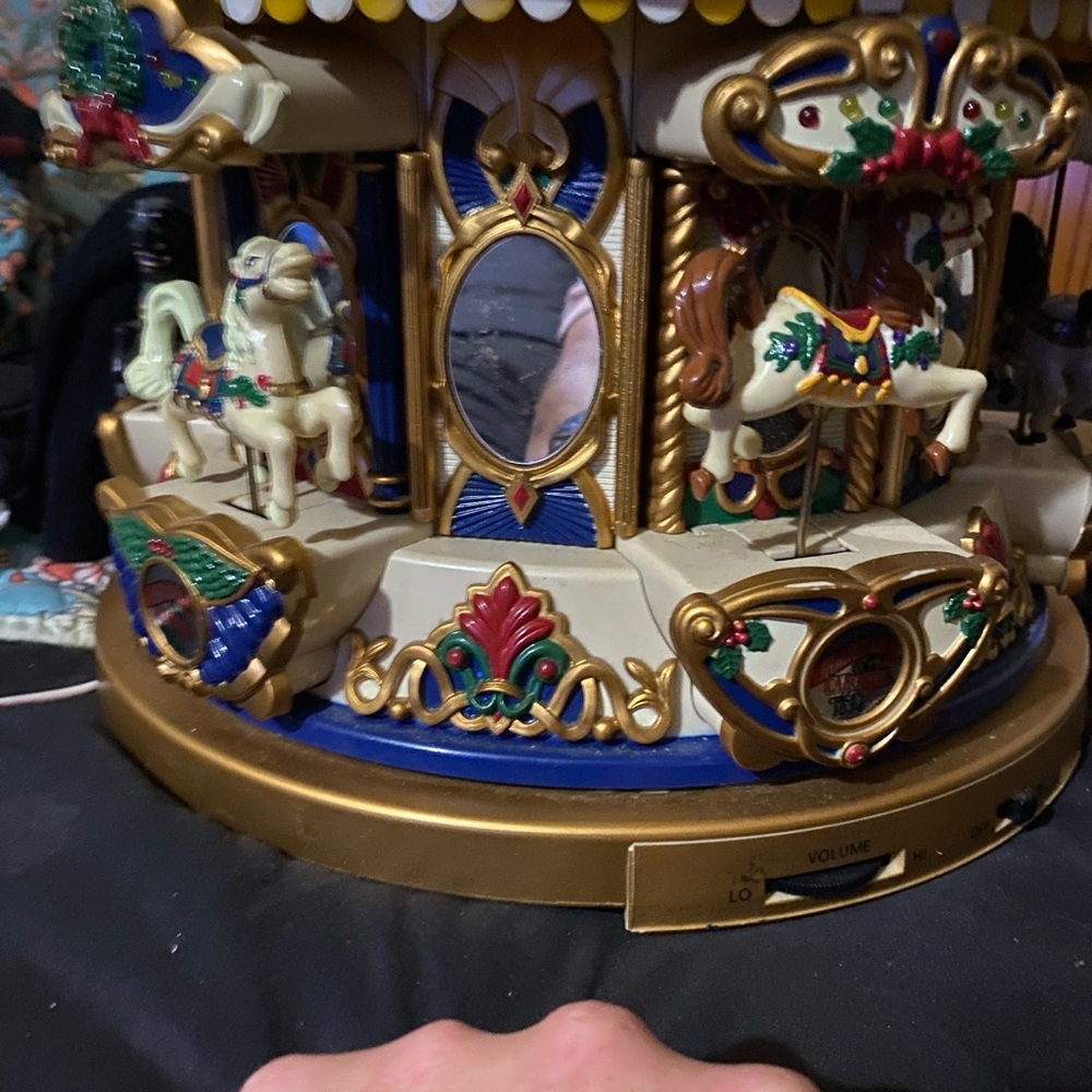 1994 Mr Christmas Musical Carousel plays 21 carols!!